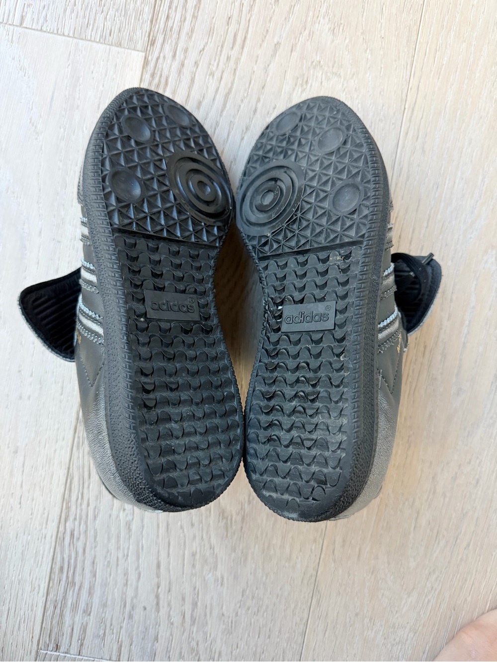 Samba Long Tongue Shoes | Size: 7 View 6